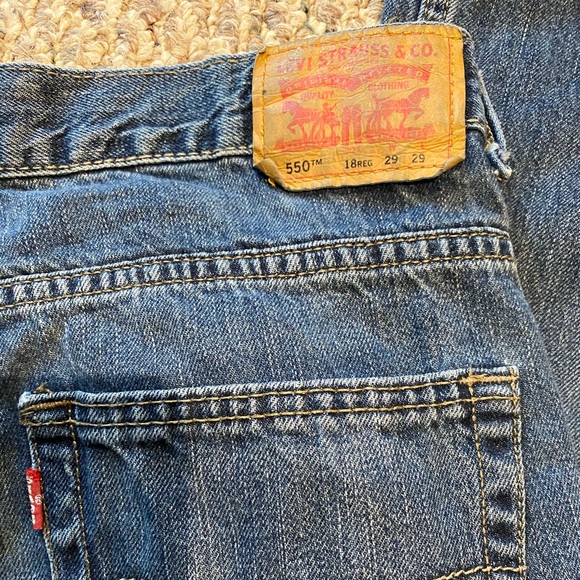LEvi 550 relaxed jeans - Picture 2 of 3